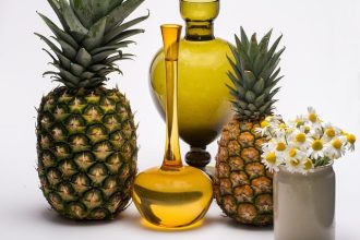 Ananas, rumianek i dwie amfory