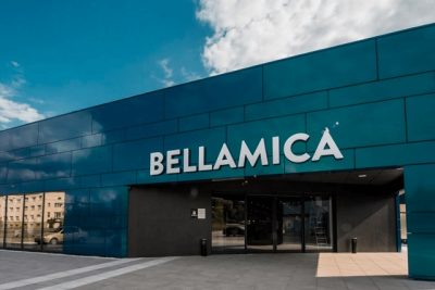 Budynek salonu z łazienkami Bellamica
