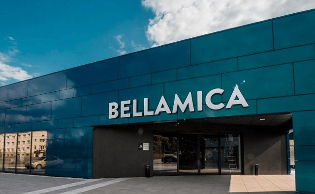 Budynek salonu z łazienkami Bellamica