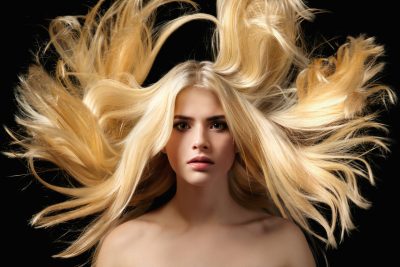 Czy brunetka może wyglądać dobrze w blondzie?