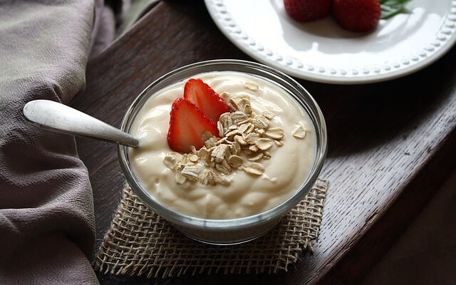 Jogurt naturalny z owocem